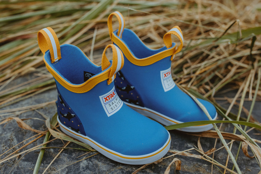 XTRATUF Kids/Juniors Salmon Sisters Blue Ankle Deck Boots XKAB2SS 